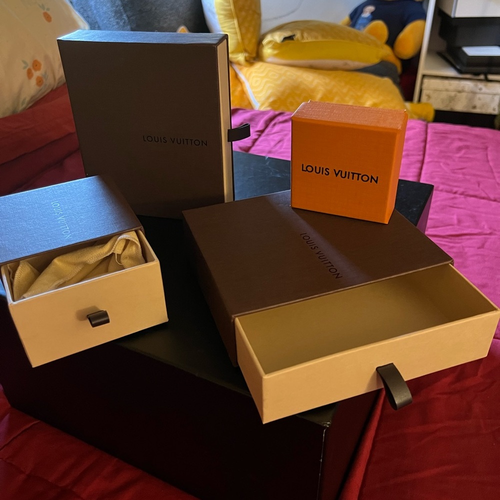 Boxes - Picture 5 of 5